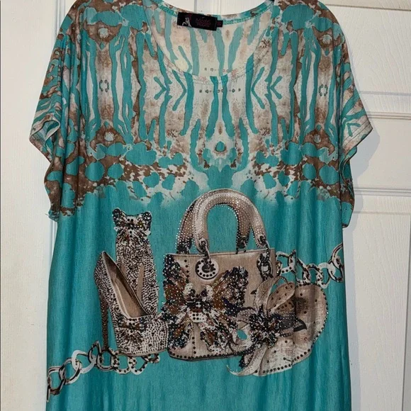 3/$30 Model France Turquoise Rhinestone Top - Picture 1 of 6